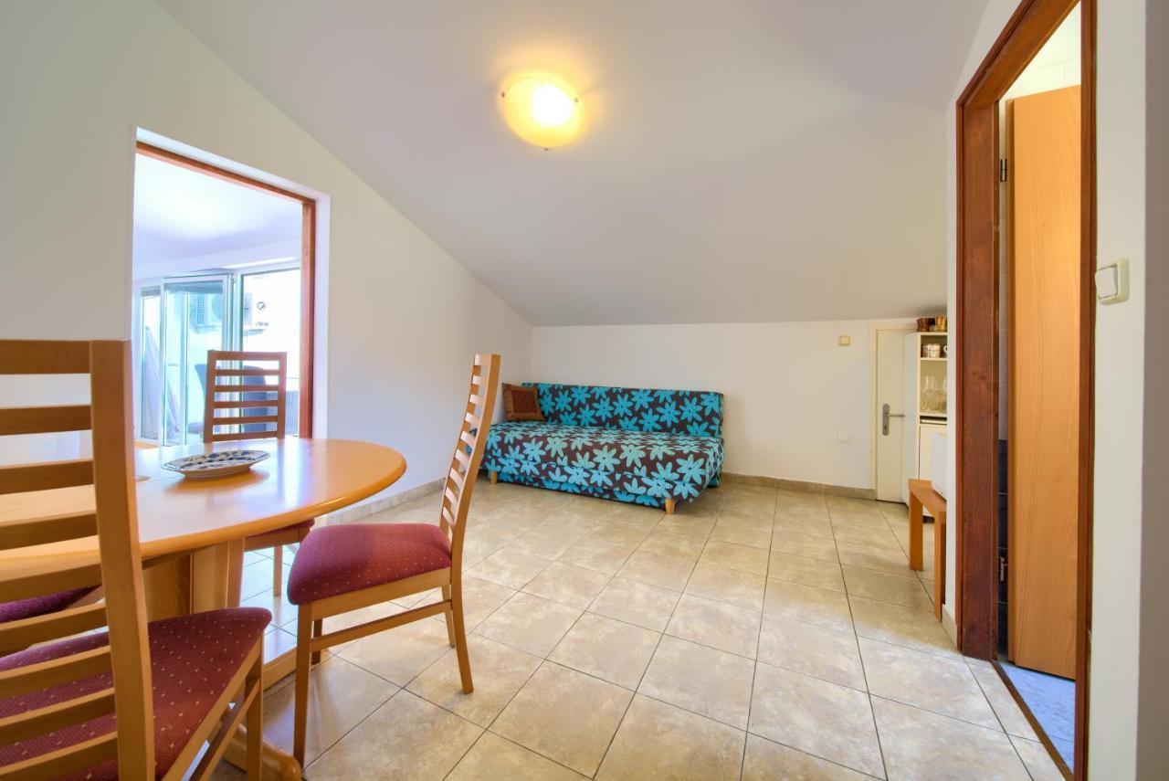 Apartments Dundo Njivice Exterior photo