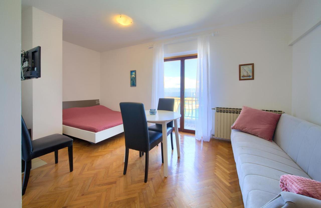 Apartments Dundo Njivice Exterior photo
